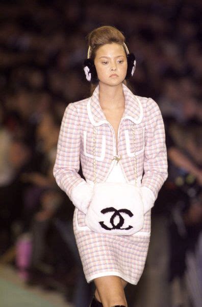 chanel 2001 fall|Chanel Fashion Show .